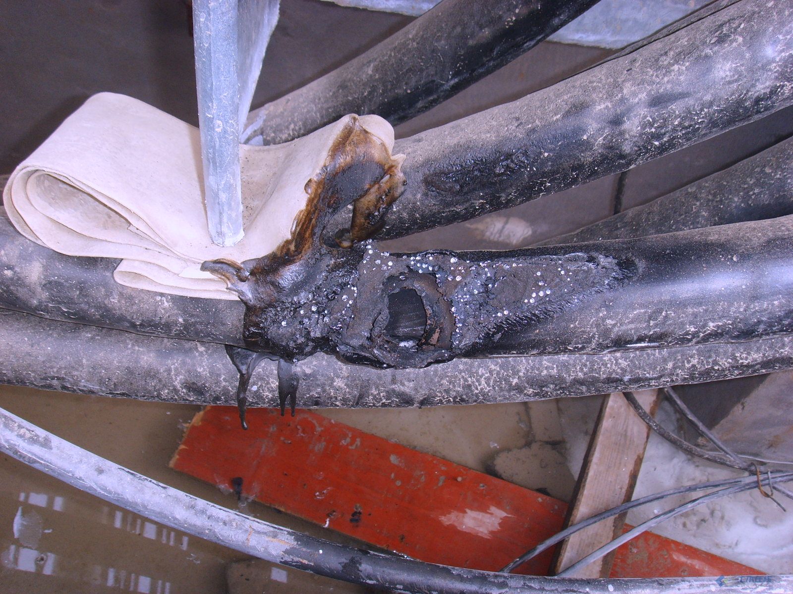 單芯高壓電纜護層故障 單芯高壓電纜護層故障